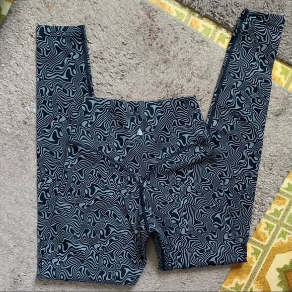 Balance Athletica ‘Storm’ Legging (XS) - Picture 2 of 8